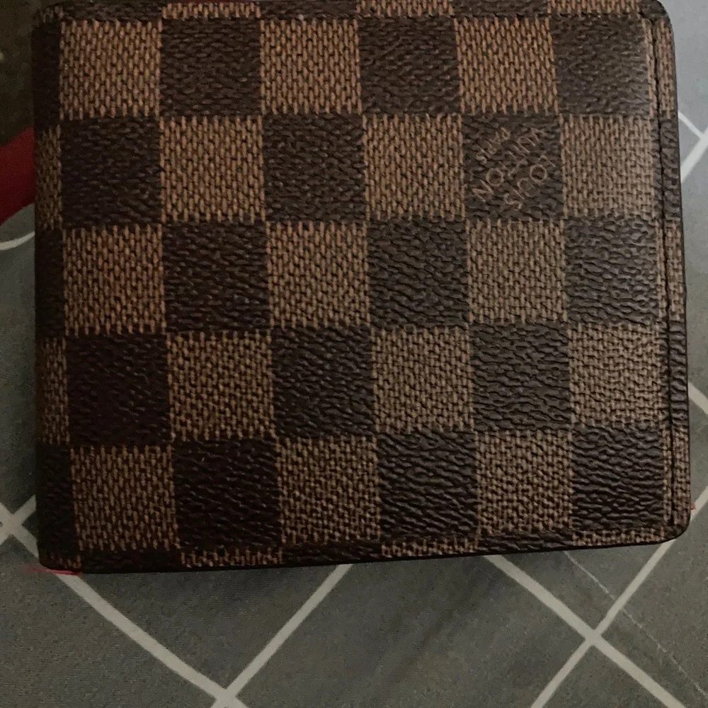 Used  wallet - Picture 4 of 5